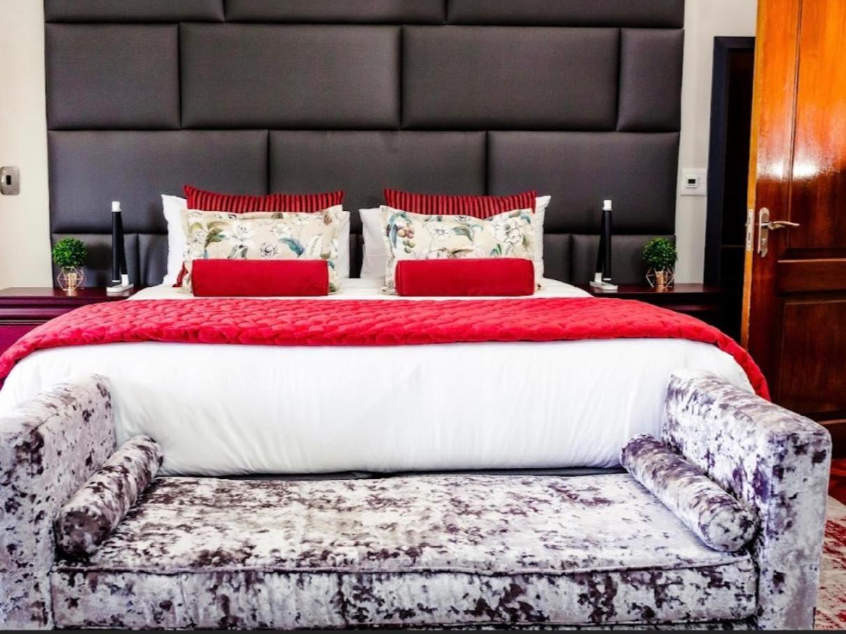 One O Eight Boutique Hotel Benoni Esterno foto