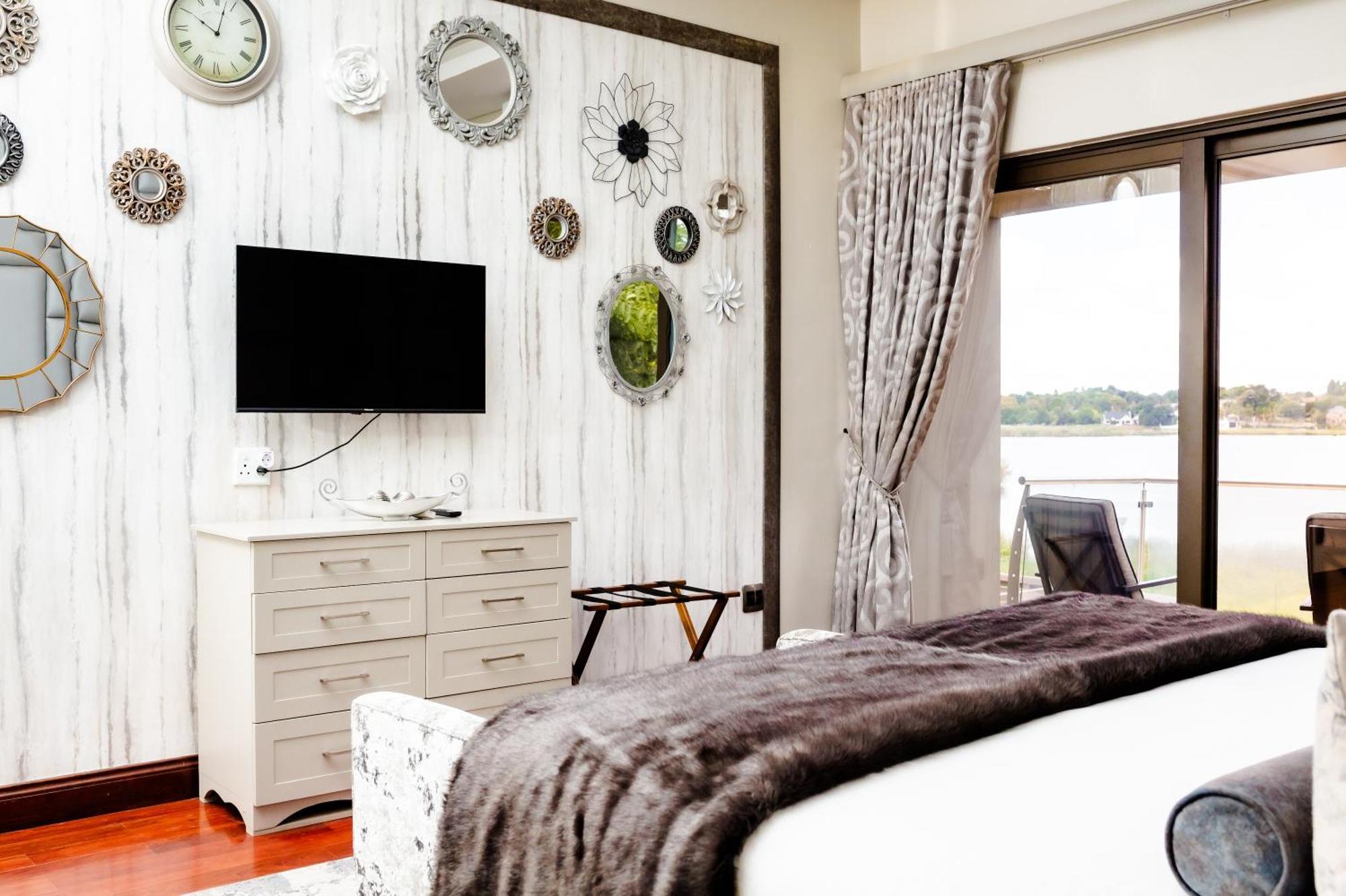 One O Eight Boutique Hotel Benoni Esterno foto